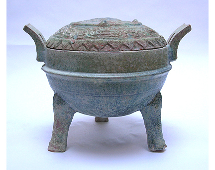 A Han Dynasty Green Glaze Red Pottery Tripod Ding Vessel