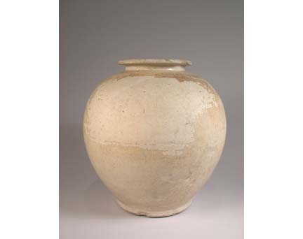An Unusual Tang Dynasty White Glaze Globular Jar 